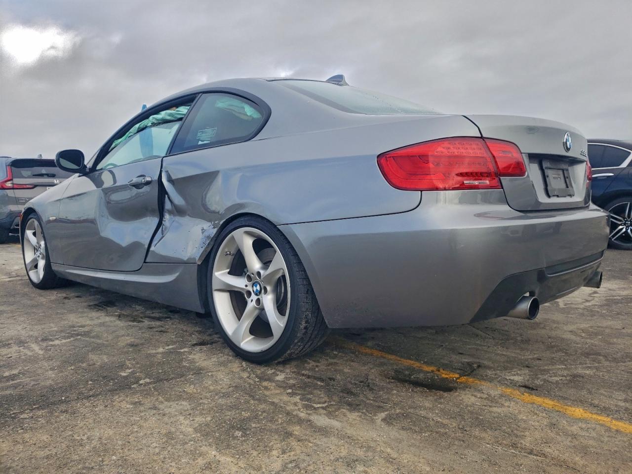 2011 BMW 335 I photo 2