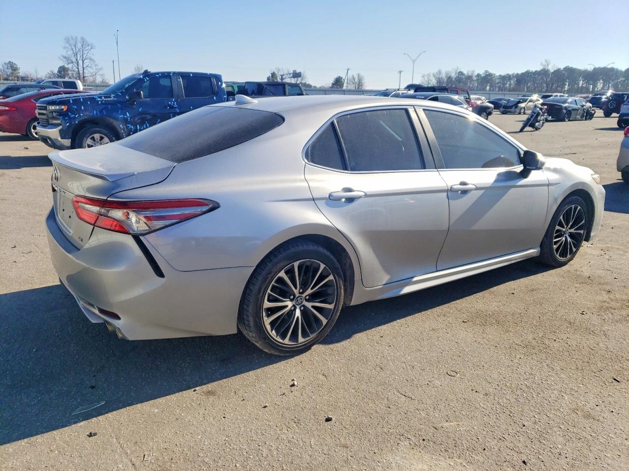 2019 TOYOTA CAMRY L photo 3