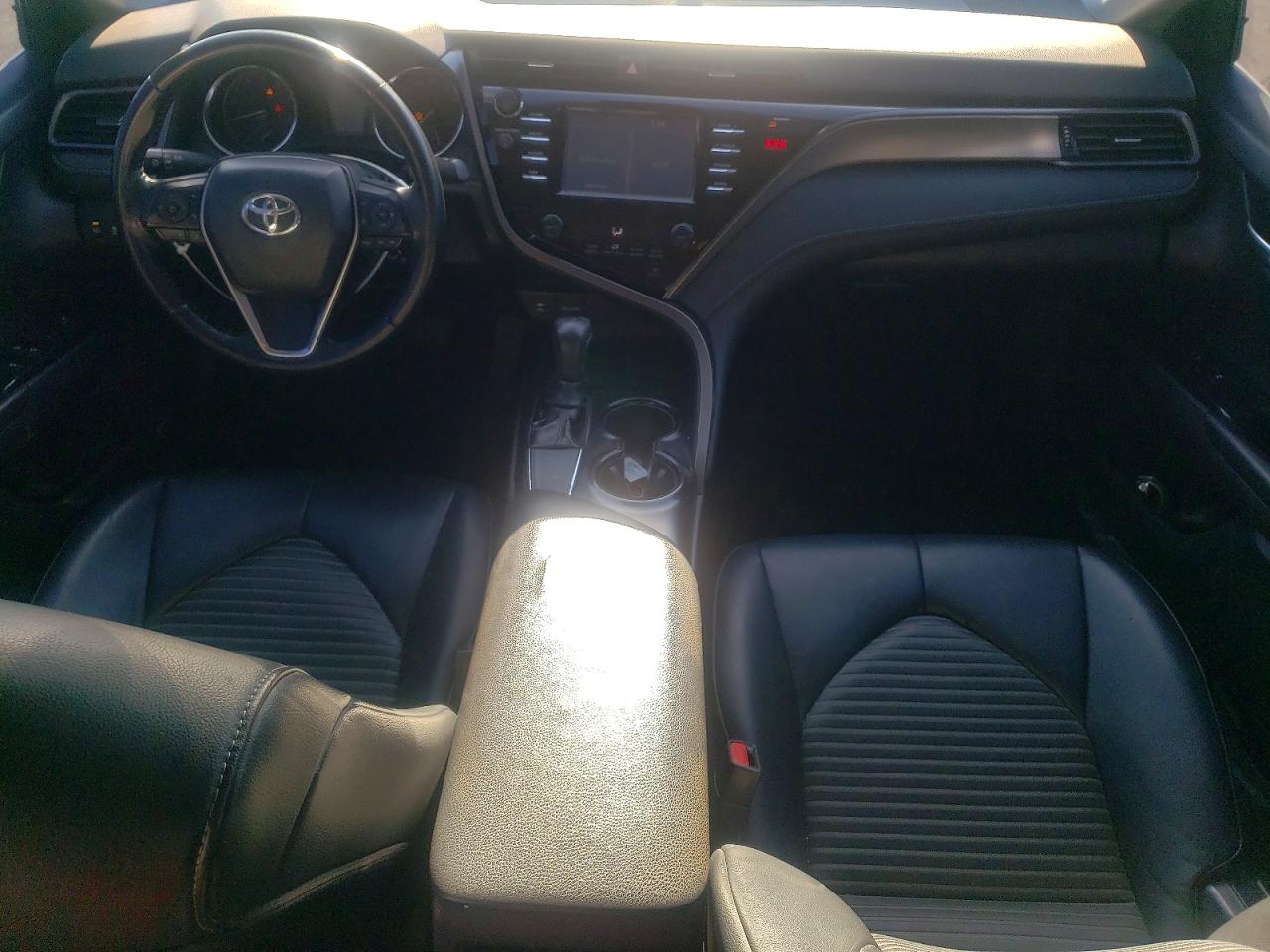 2019 TOYOTA CAMRY L photo 8