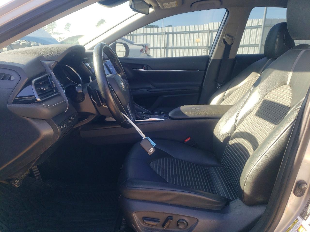 2019 TOYOTA CAMRY L photo 7