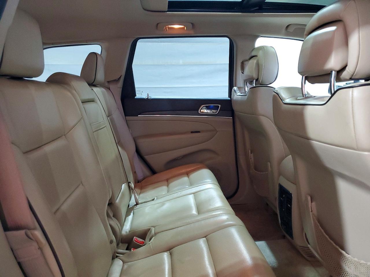 2015 JEEP GRAND CHEROKEE OVERLAND photo 11