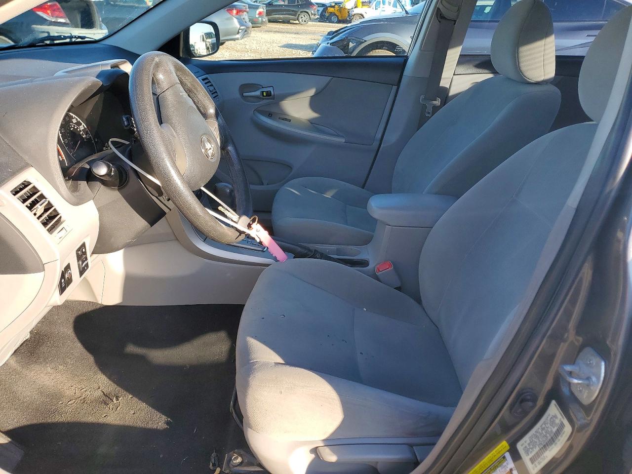 2013 TOYOTA COROLLA LE photo 7