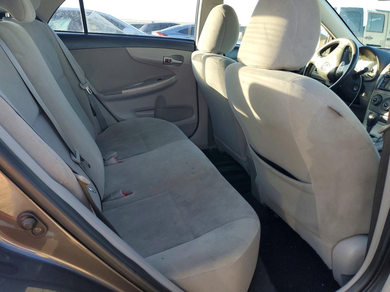 2013 TOYOTA COROLLA LE photo 10