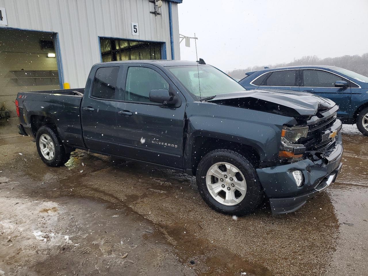 2018 CHEVROLET SILVERADO K1500 LT photo 4