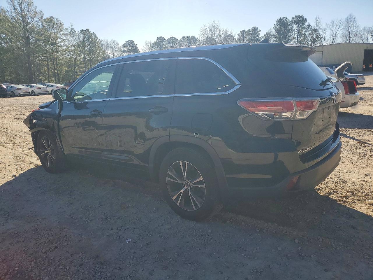 2016 TOYOTA HIGHLANDER XLE photo 3