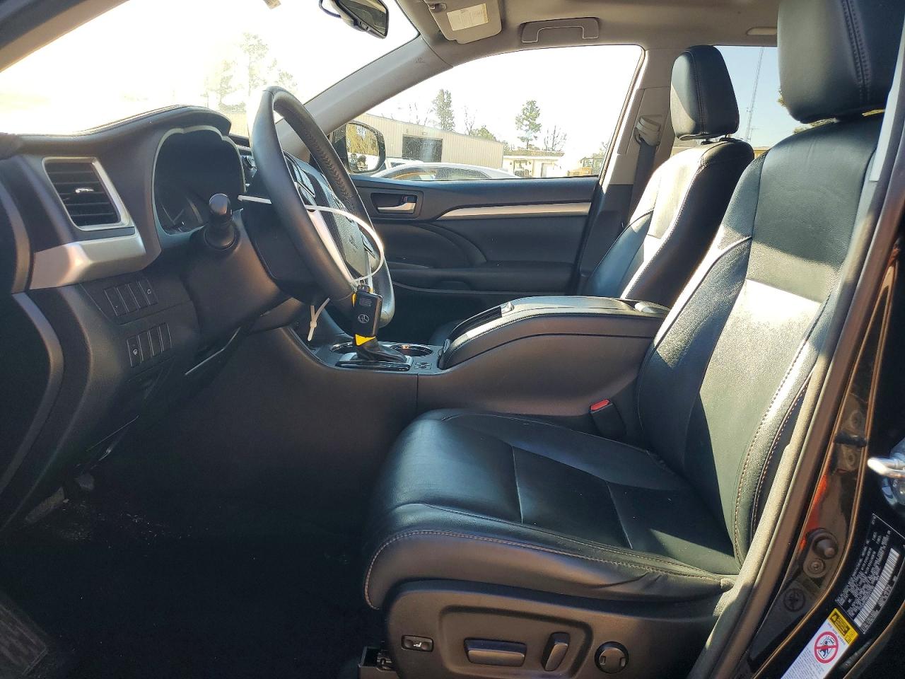 2016 TOYOTA HIGHLANDER XLE photo 13