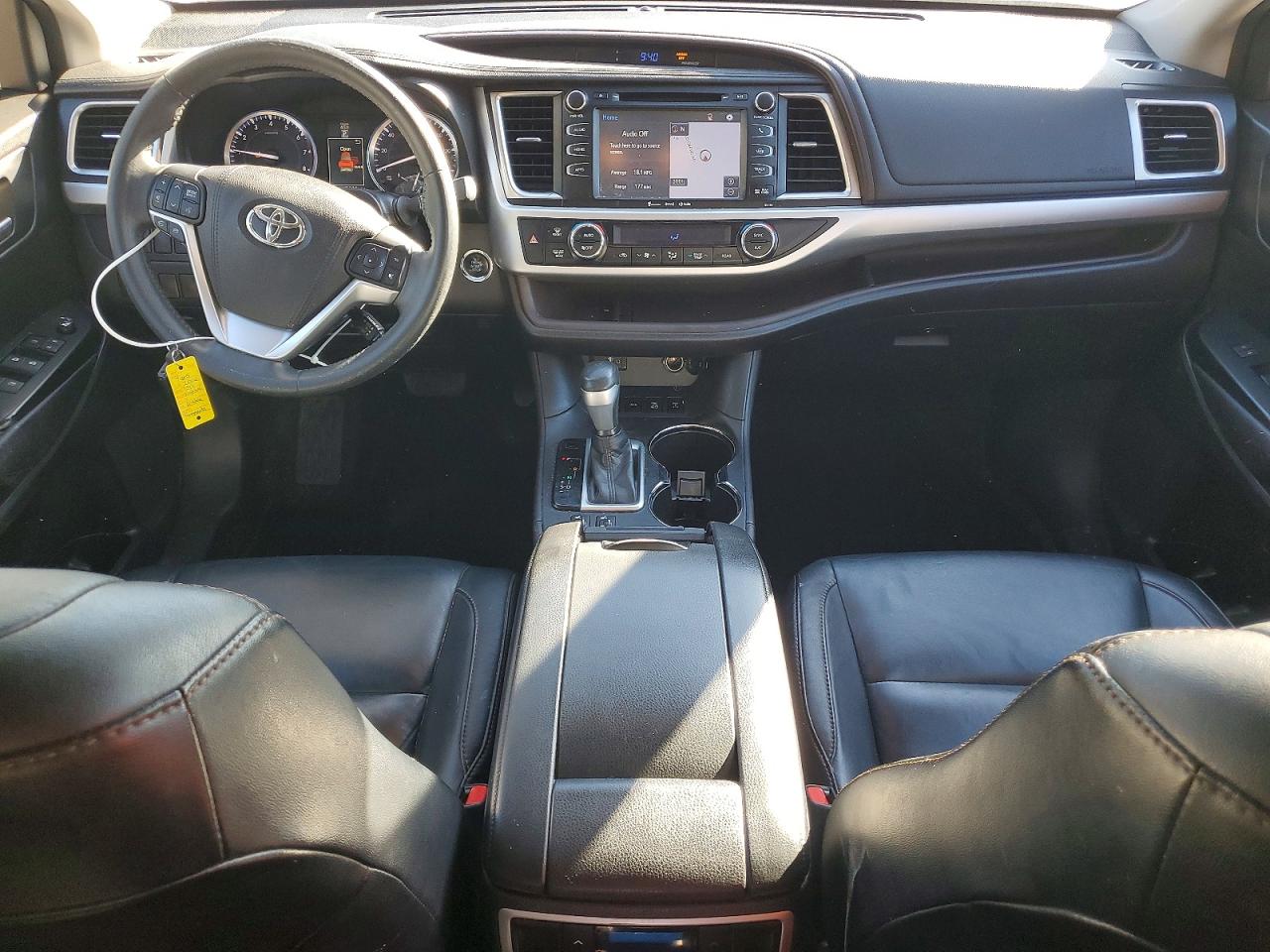 2016 TOYOTA HIGHLANDER XLE photo 15
