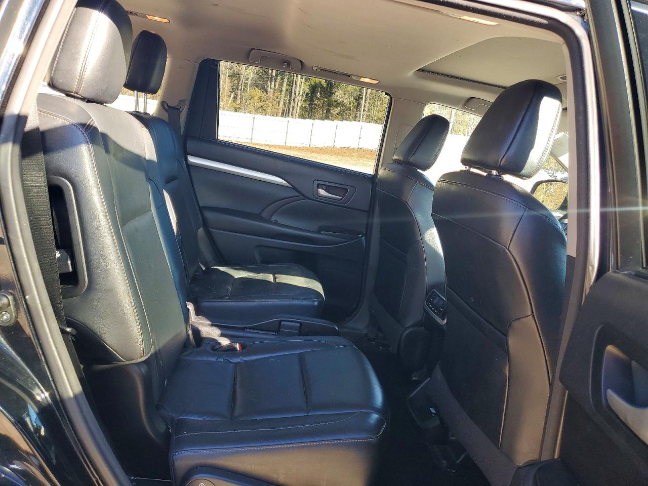 2016 TOYOTA HIGHLANDER XLE photo 21