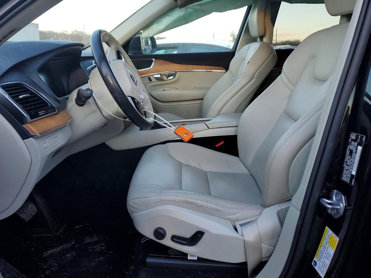2021 VOLVO XC90 T6 MOMENTUM photo 7