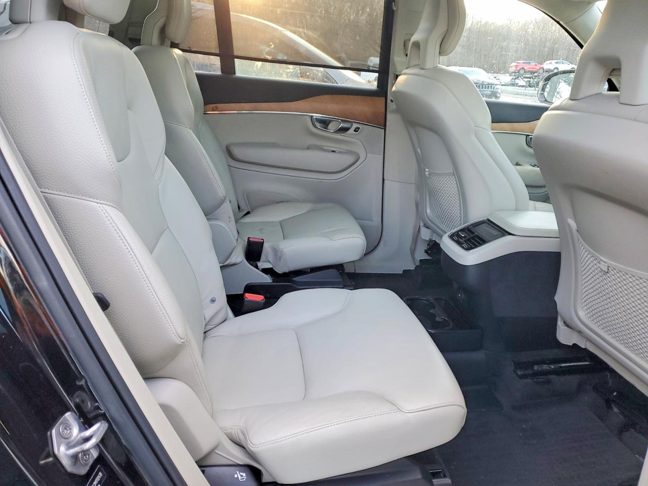 2021 VOLVO XC90 T6 MOMENTUM photo 11