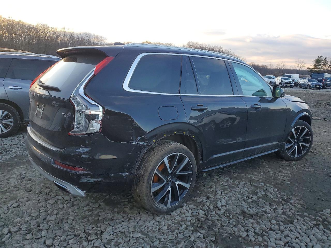2021 VOLVO XC90 T6 MOMENTUM photo 3