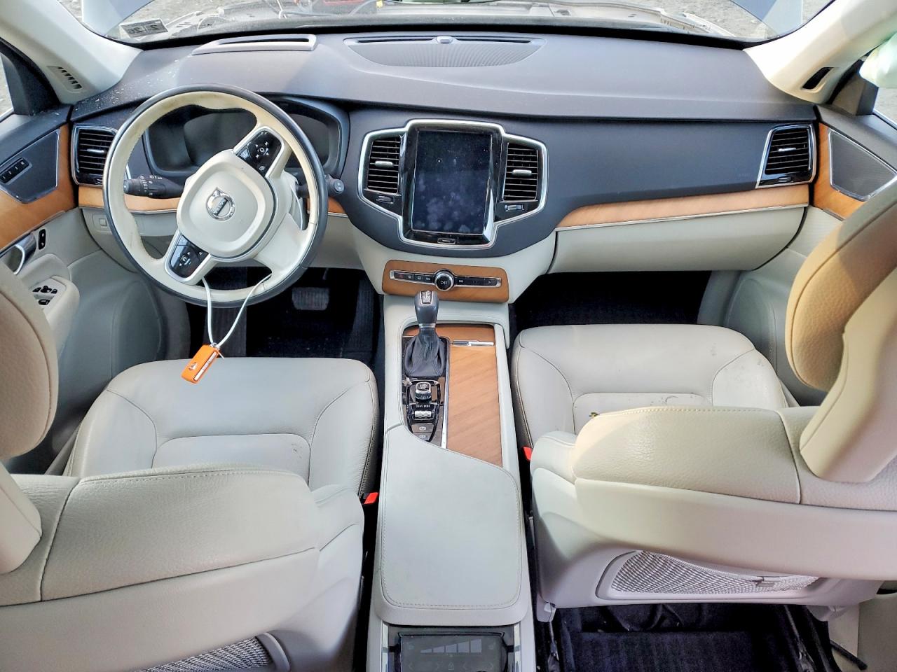2021 VOLVO XC90 T6 MOMENTUM photo 8