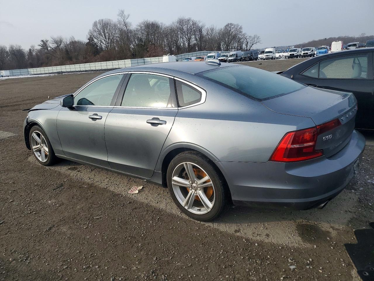 2017 VOLVO S90 T5 MOMENTUM photo 2