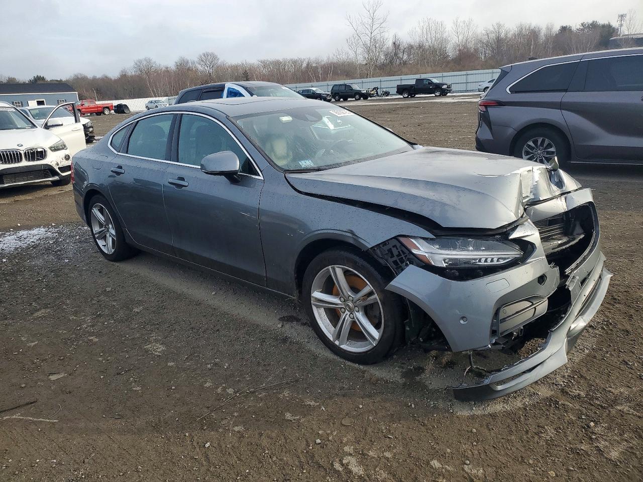 2017 VOLVO S90 T5 MOMENTUM photo 4