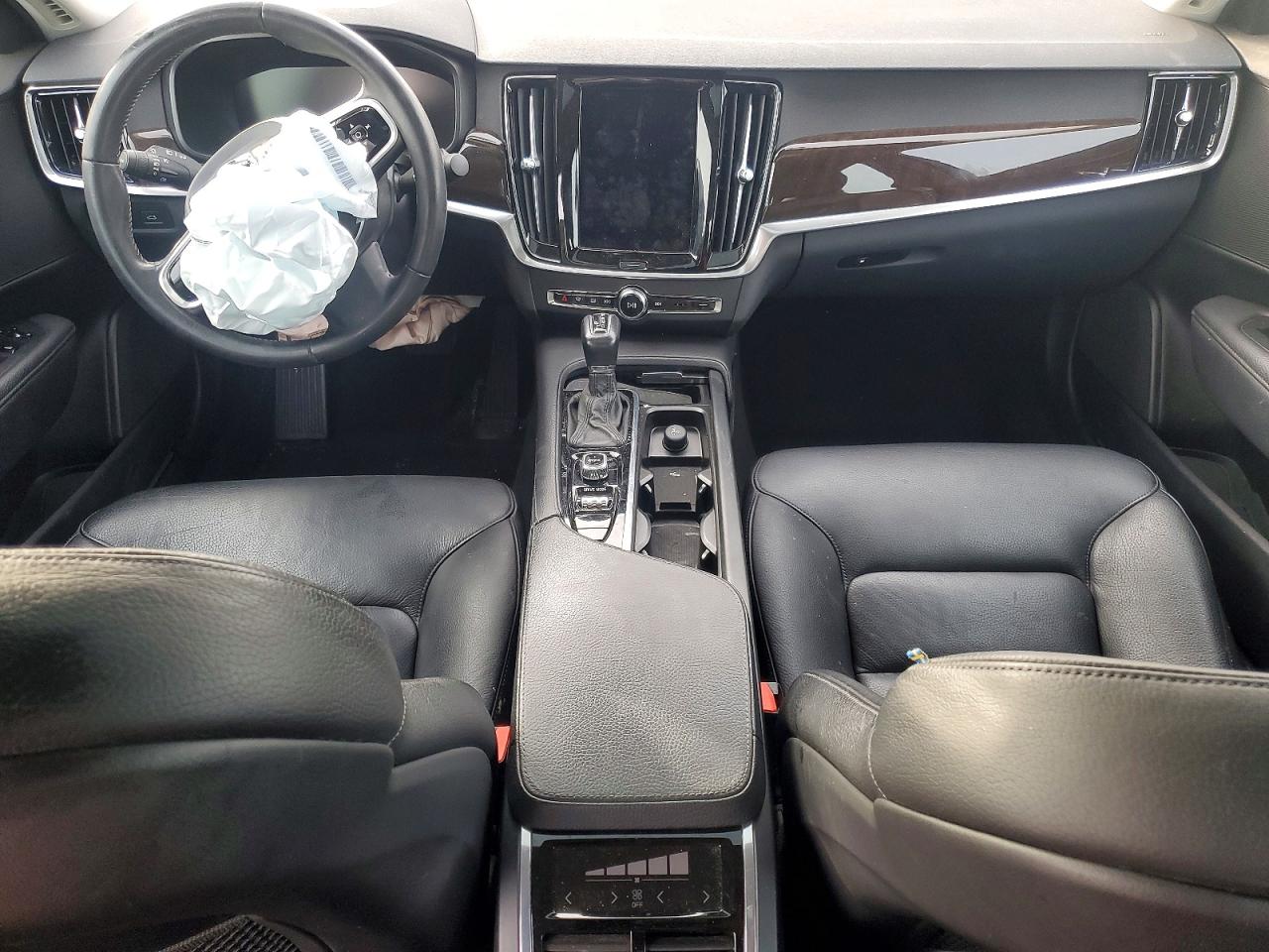 2017 VOLVO S90 T5 MOMENTUM photo 8
