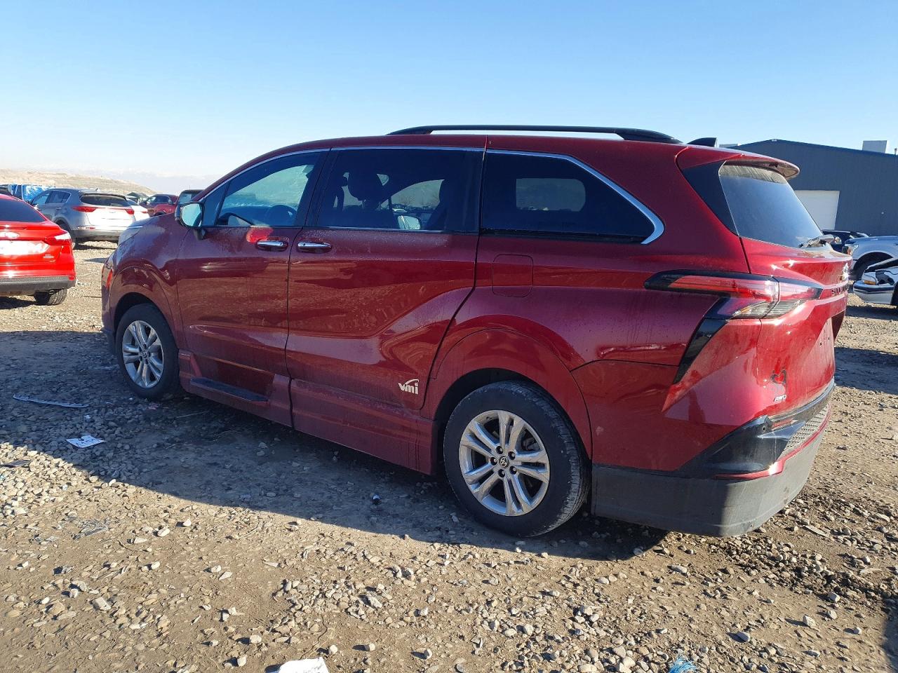 2022 TOYOTA SIENNA XSE photo 2