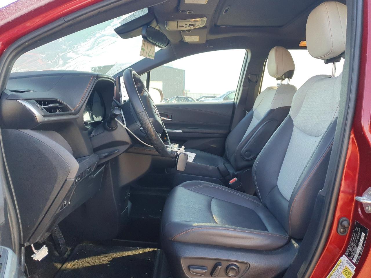 2022 TOYOTA SIENNA XSE photo 7