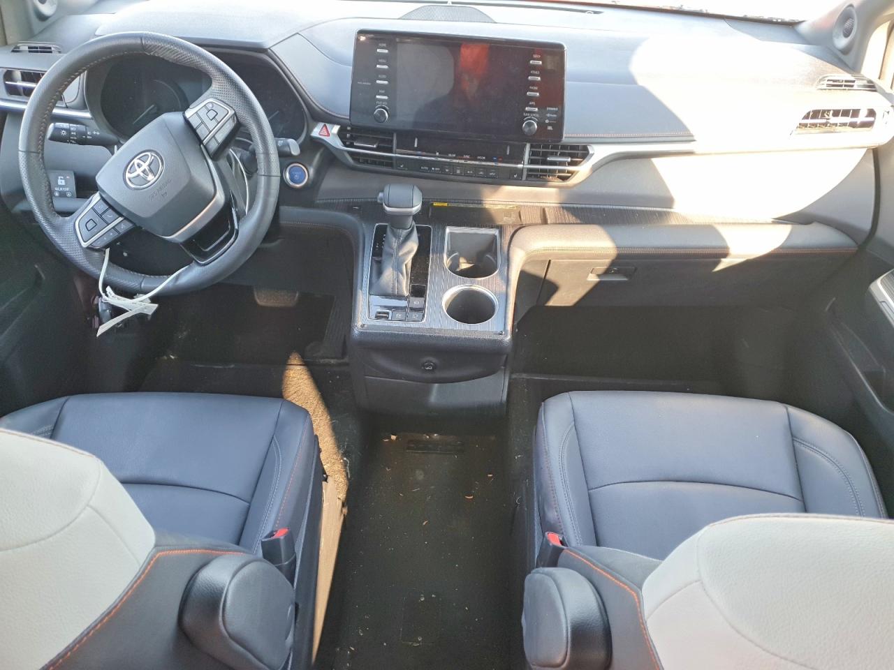 2022 TOYOTA SIENNA XSE photo 8
