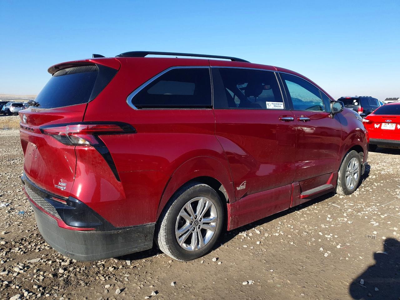 2022 TOYOTA SIENNA XSE photo 3