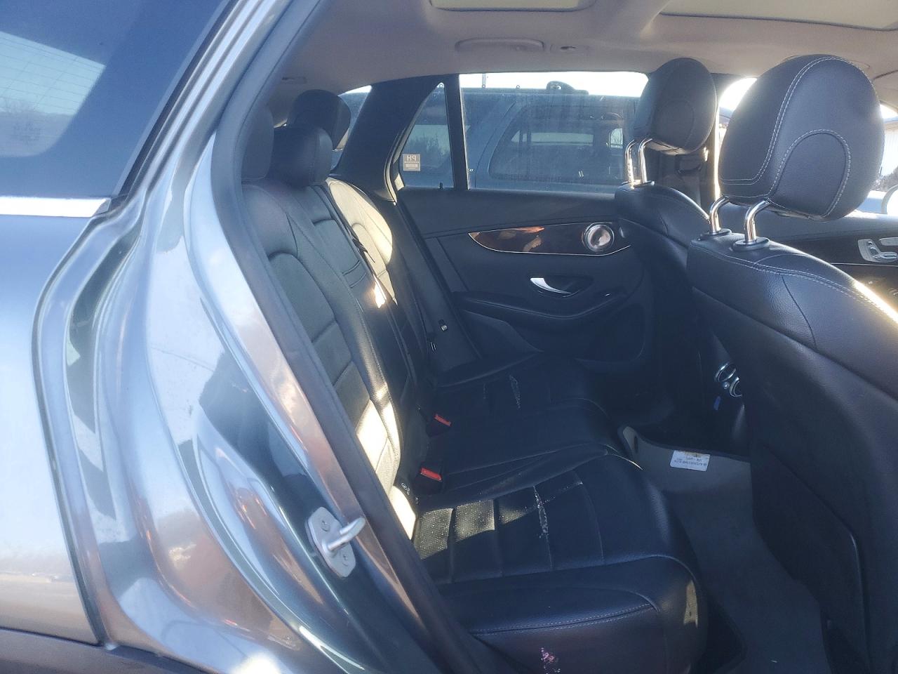 2016 MERCEDES-BENZ GLC 300 4MATIC photo 11