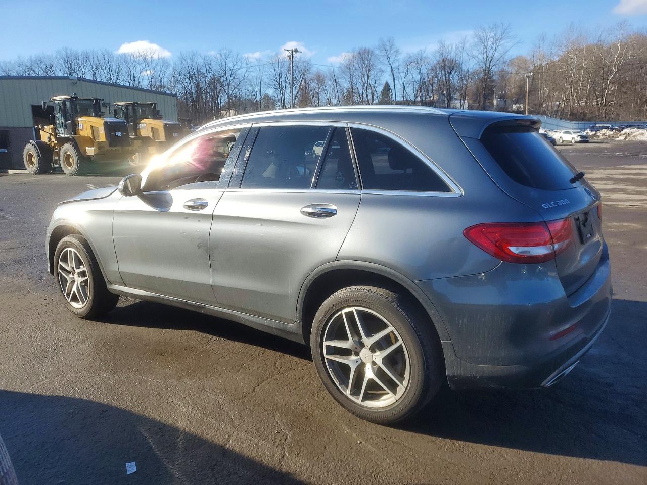 2016 MERCEDES-BENZ GLC 300 4MATIC photo 2