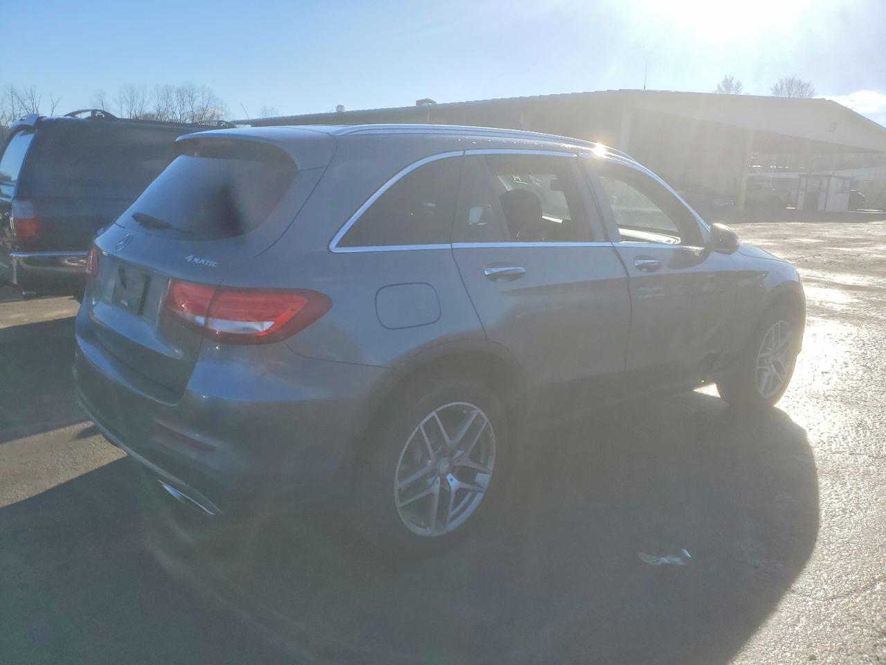 2016 MERCEDES-BENZ GLC 300 4MATIC photo 3
