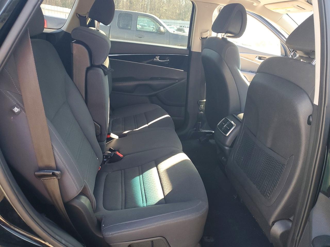 2016 KIA SORENTO LX photo 19