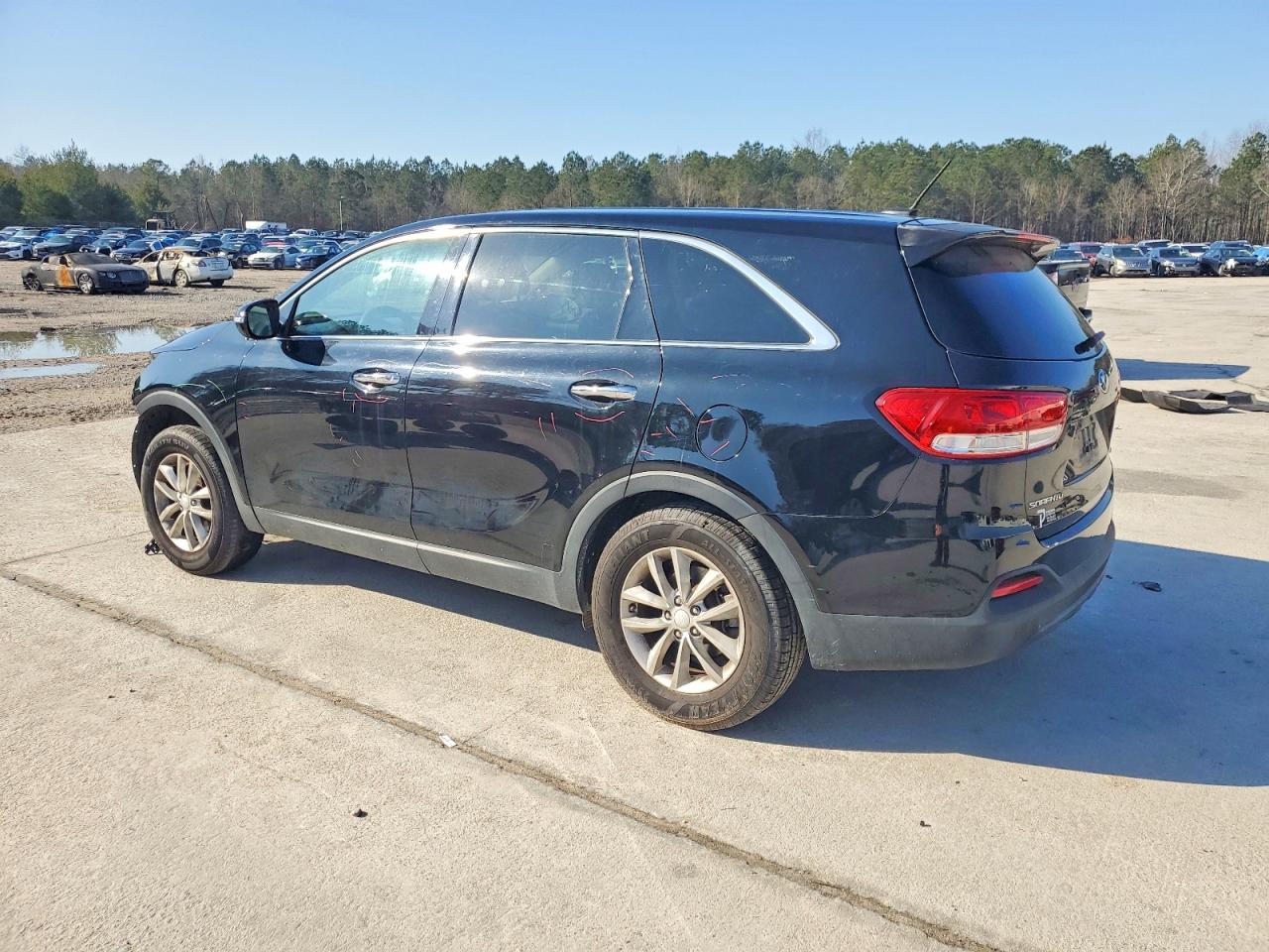 2016 KIA SORENTO LX photo 3
