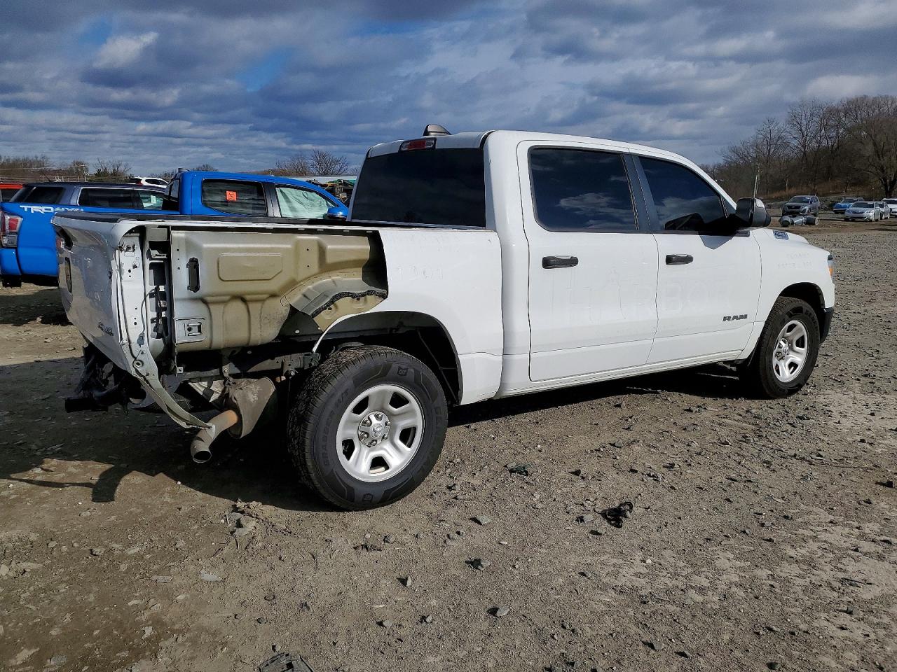 2019 RAM 1500 TRADESMAN photo 3
