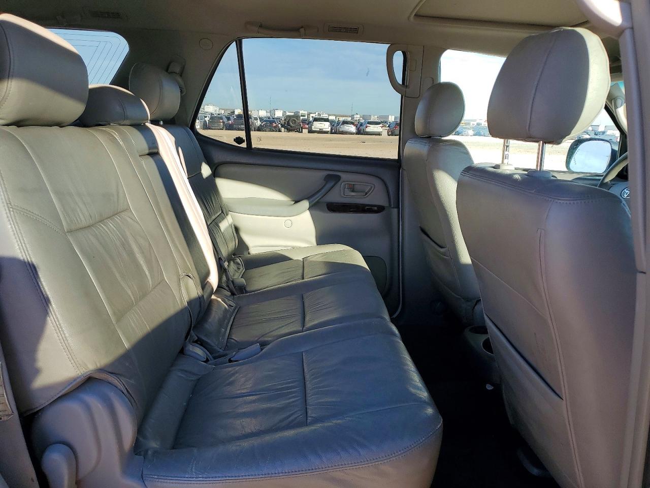 2006 TOYOTA SEQUOIA SR5 photo 11
