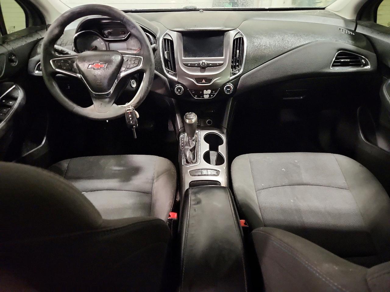 2017 CHEVROLET CRUZE LT photo 8