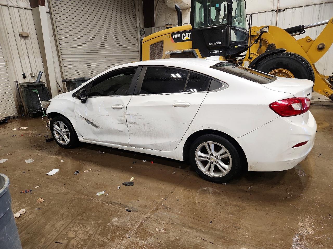 2017 CHEVROLET CRUZE LT photo 2