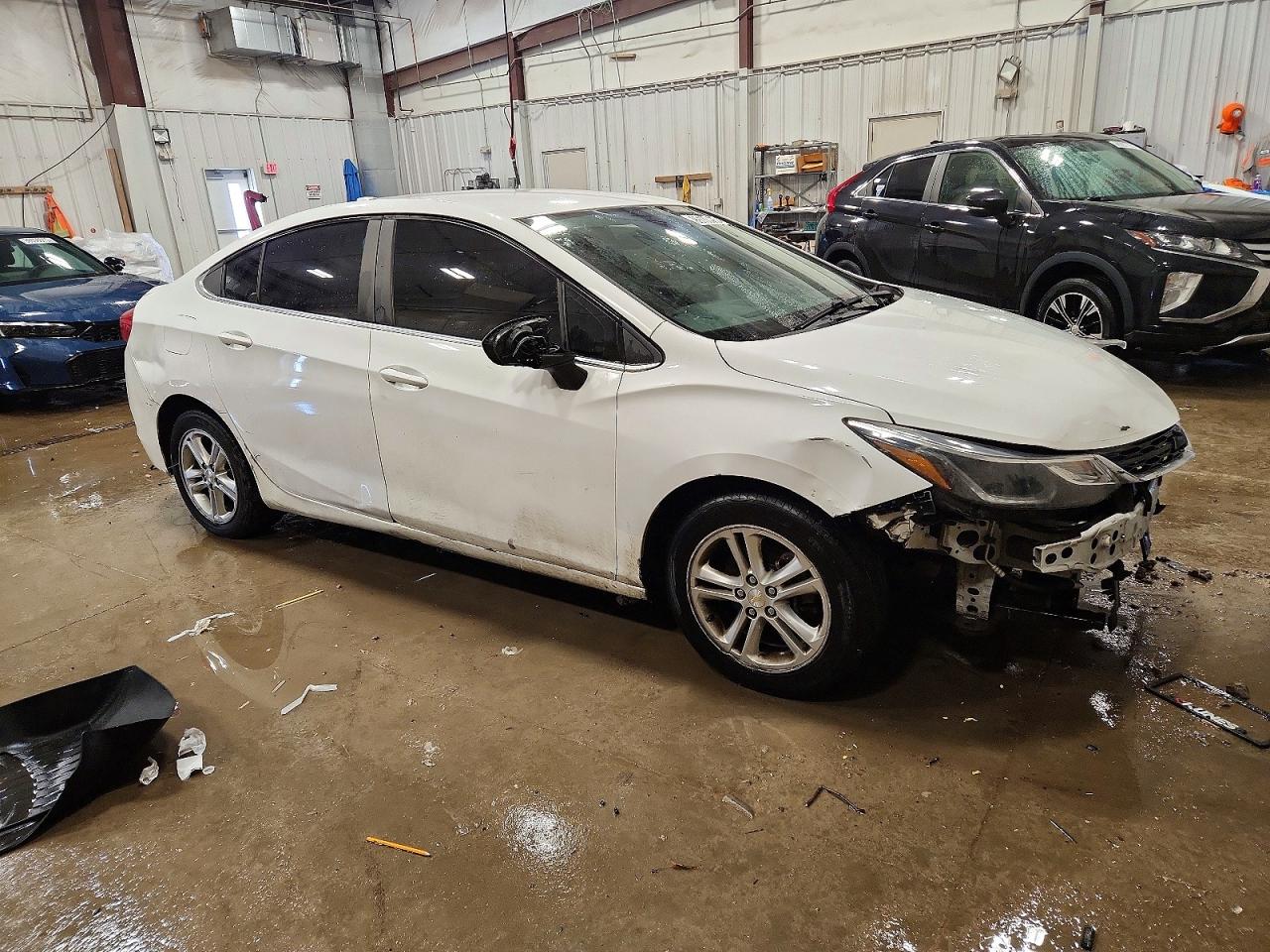2017 CHEVROLET CRUZE LT photo 4