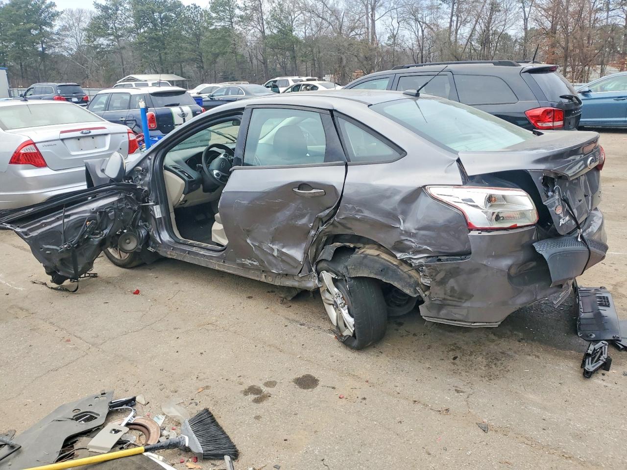 2013 FORD FOCUS SE photo 2