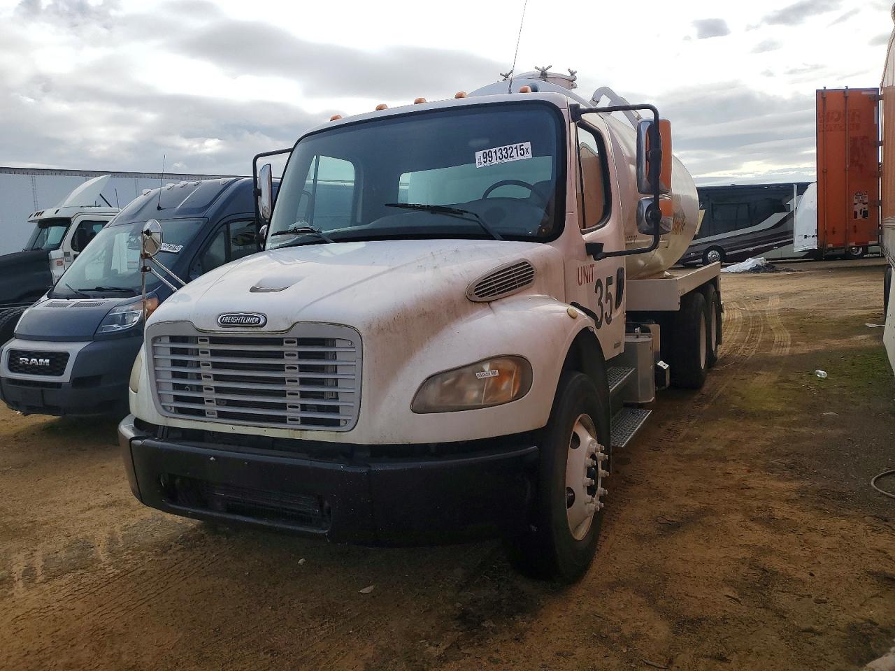 2007 FREIGHTLINER BUSINESS CLASS M2 TANK TRUCK photo 2