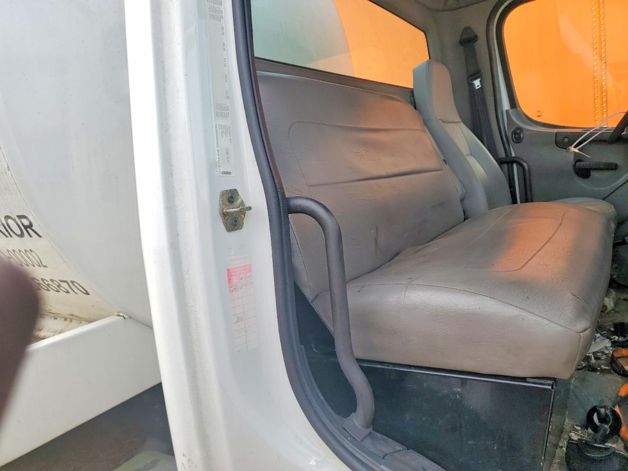 2007 FREIGHTLINER BUSINESS CLASS M2 TANK TRUCK photo 6