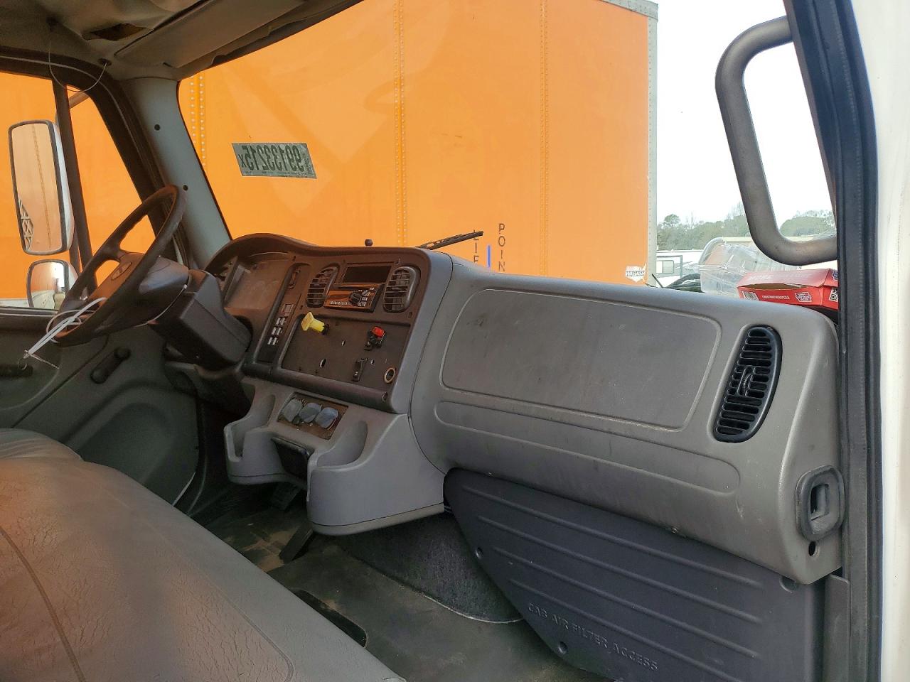 2007 FREIGHTLINER BUSINESS CLASS M2 TANK TRUCK photo 5