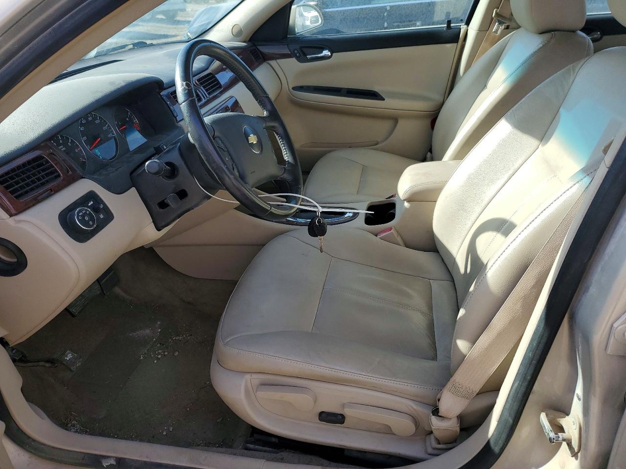 2010 CHEVROLET IMPALA LT photo 13
