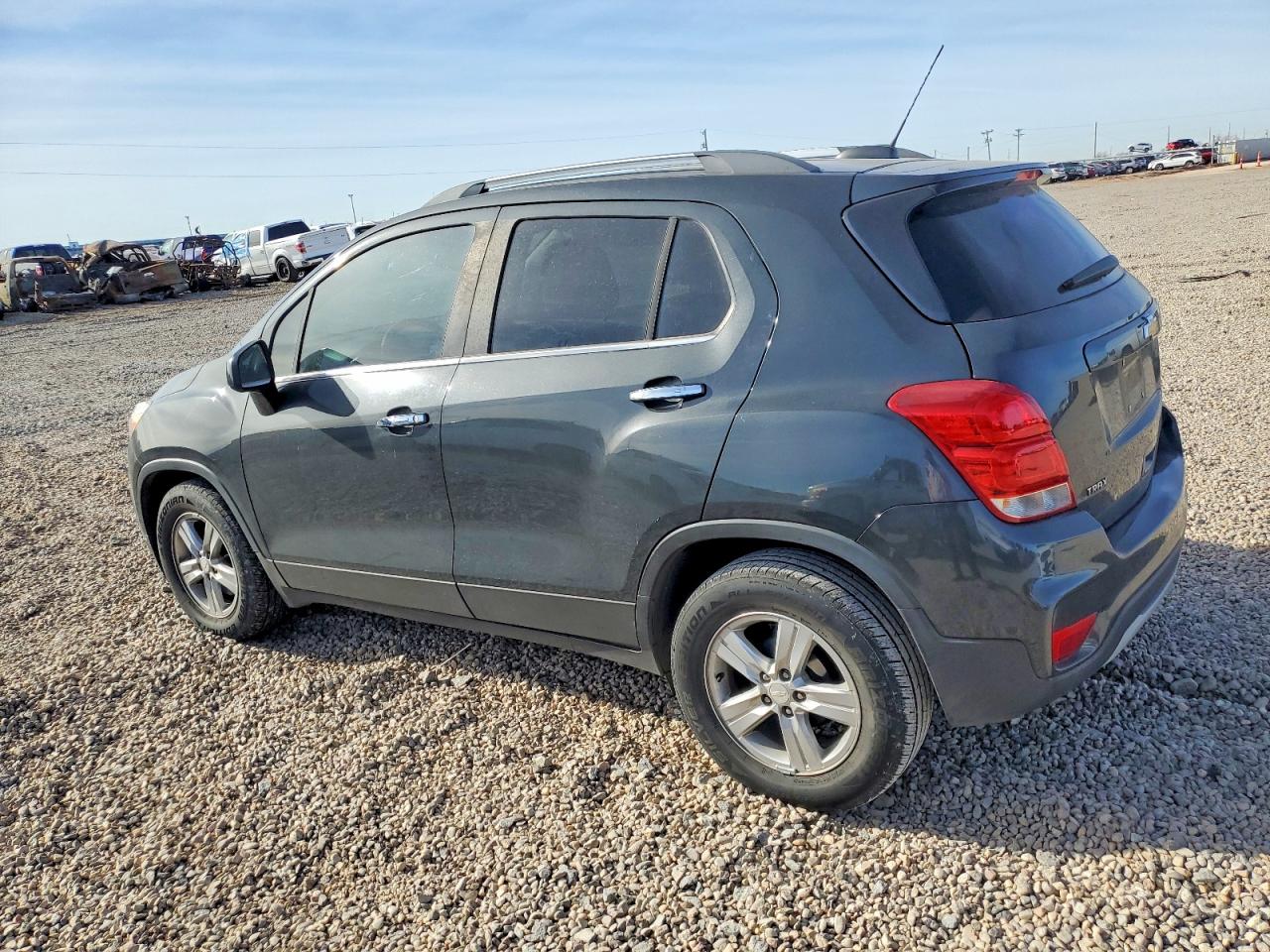2017 CHEVROLET TRAX 1LT photo 3