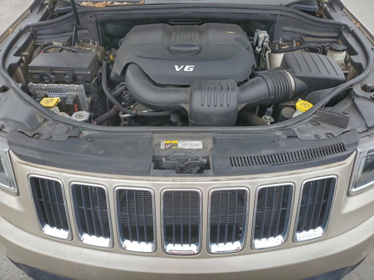 2014 JEEP GRAND CHEROKEE LAREDO photo 23