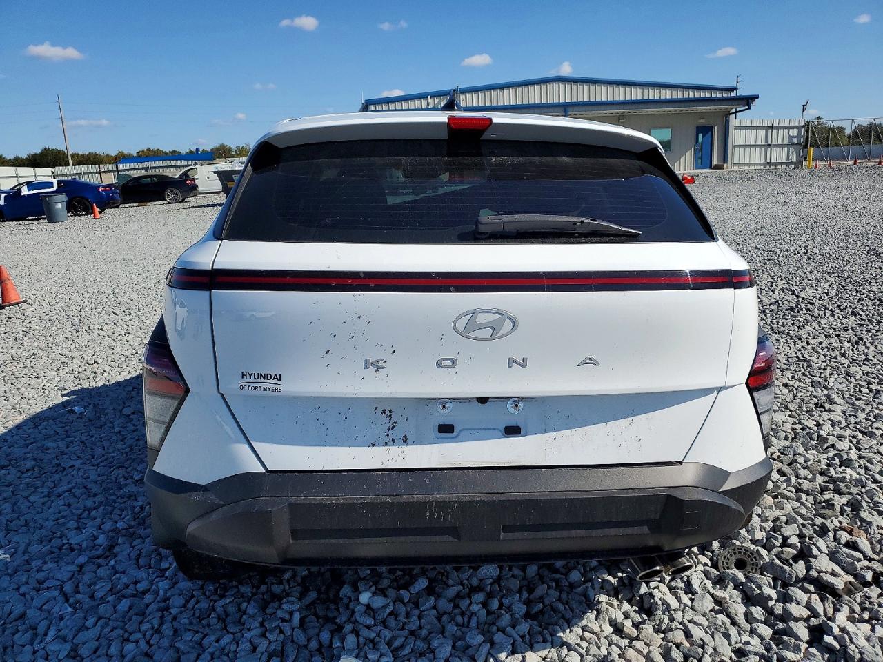 2024 HYUNDAI KONA SE photo 6