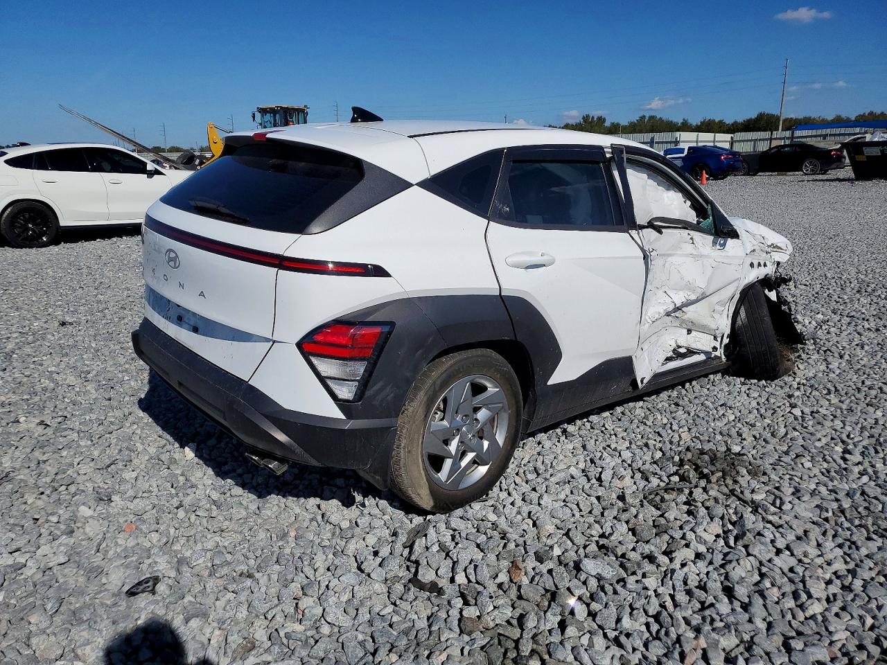 2024 HYUNDAI KONA SE photo 3