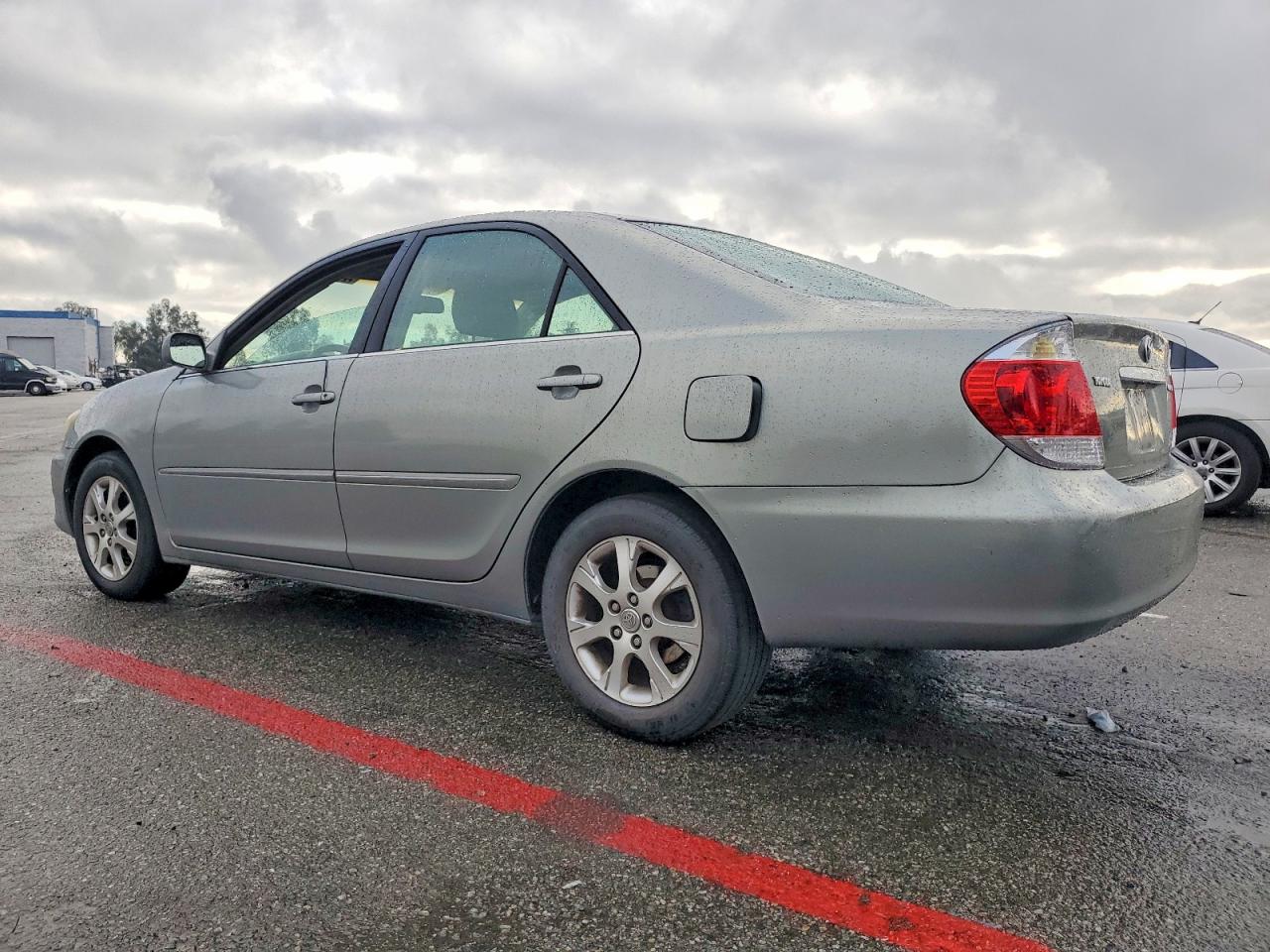 2006 TOYOTA CAMRY LE photo 2