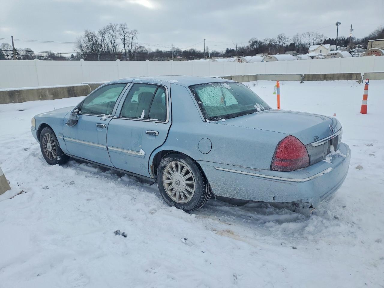 2009 MERCURY GRAND MARQUIS LS photo 2