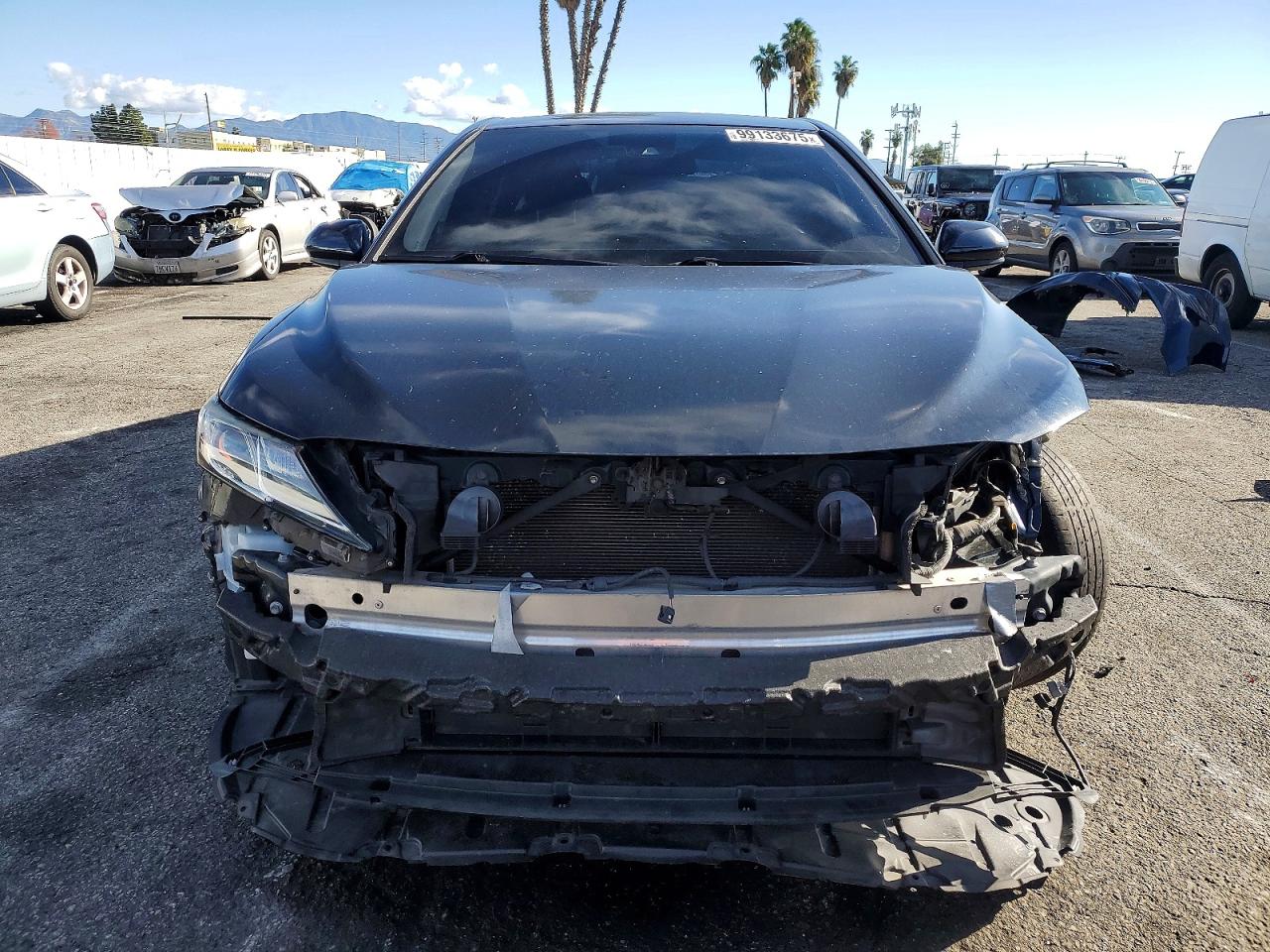 2019 TOYOTA CAMRY LE photo 5