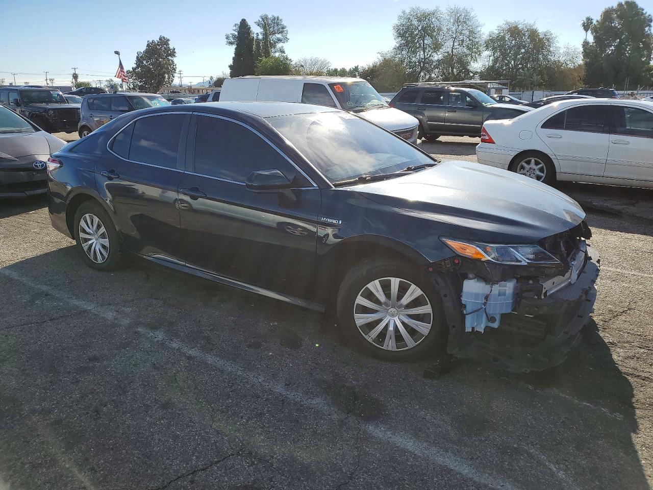 2019 TOYOTA CAMRY LE photo 4