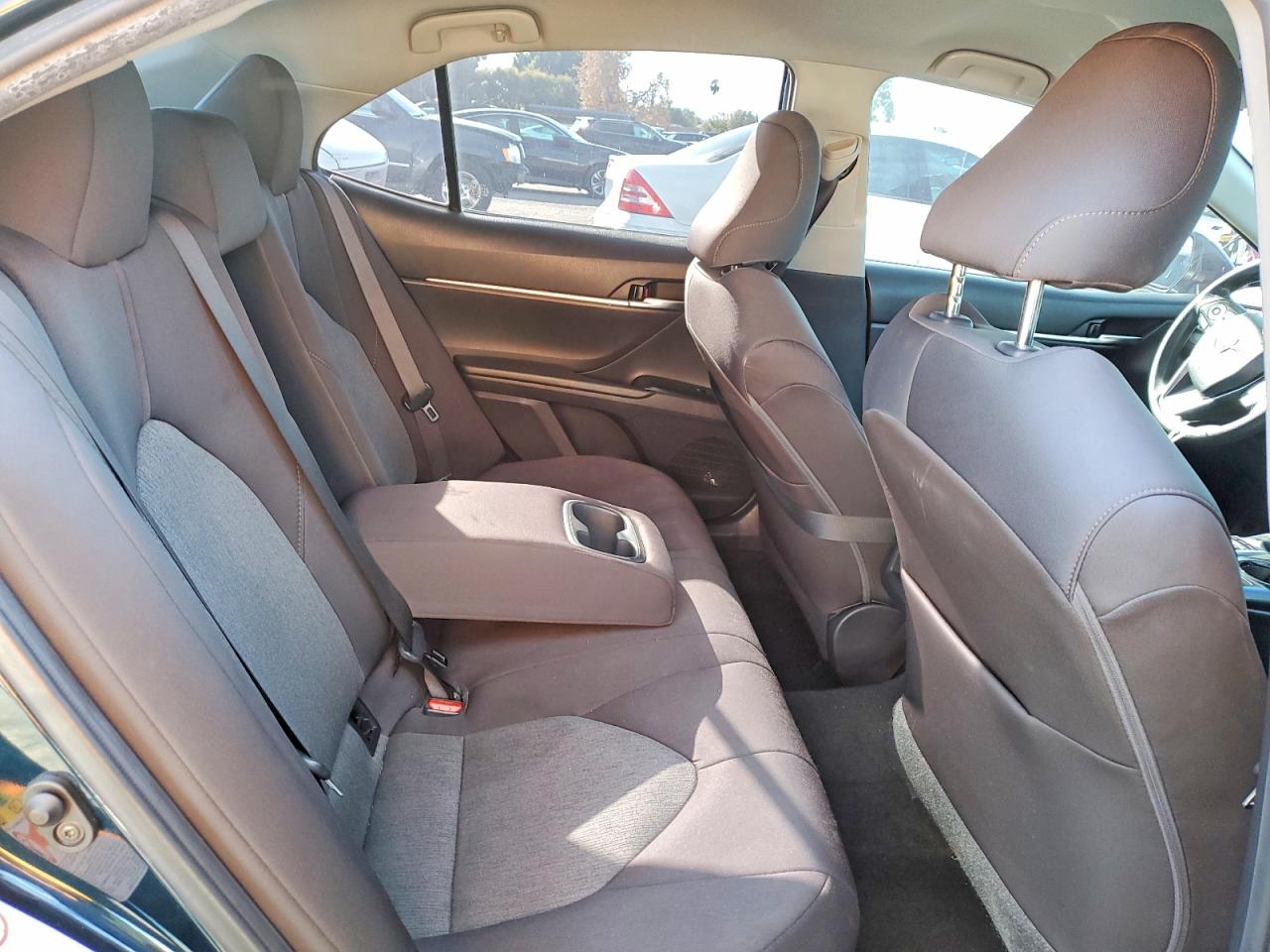 2019 TOYOTA CAMRY LE photo 10