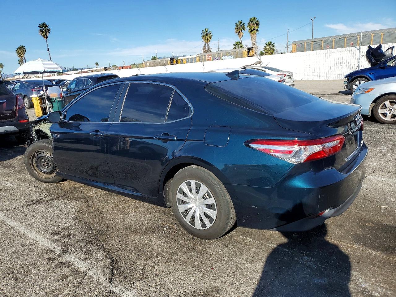 2019 TOYOTA CAMRY LE photo 2