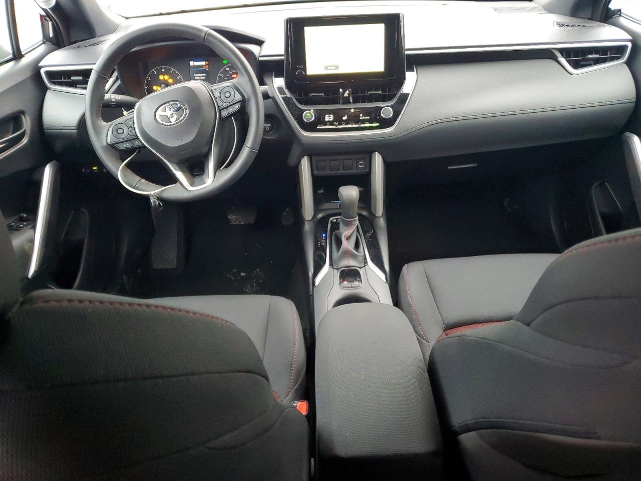 2024 TOYOTA COROLLA CROSS SE photo 8