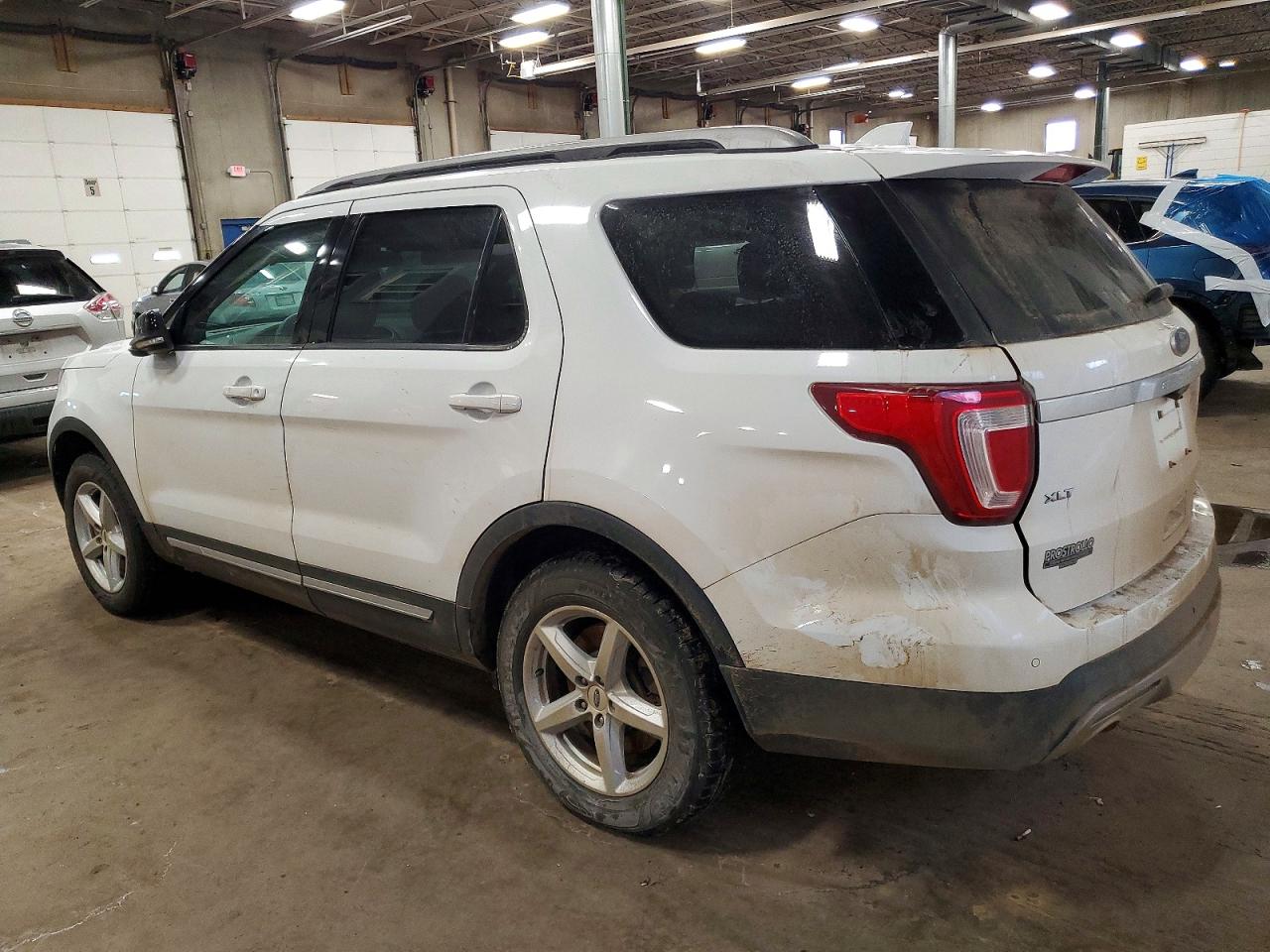 2017 FORD EXPLORER XLT photo 3